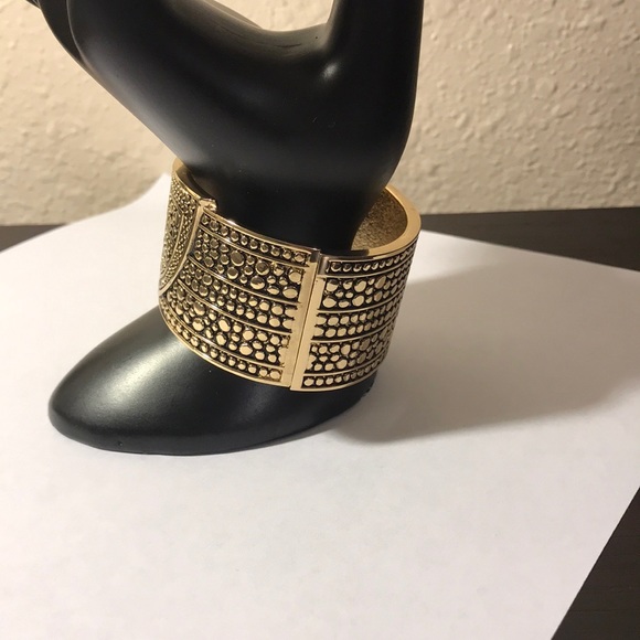 Gold cuff - Picture 2 of 3